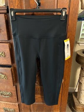 Skechers Navy Cropped GoWalk Leggings with Side Pocket